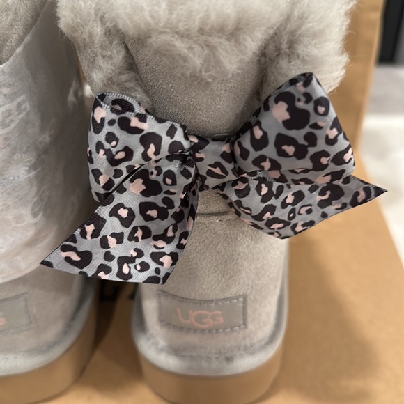 💕SOLD💕NWT Mini Bailey bow leopard Ugg boots - Picture 4 of 7